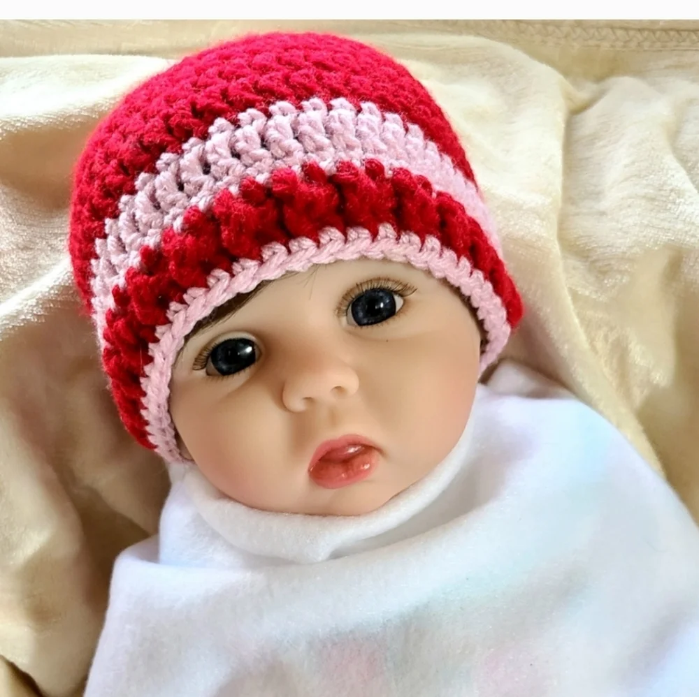 Newborn baby girl set, booties and beanie